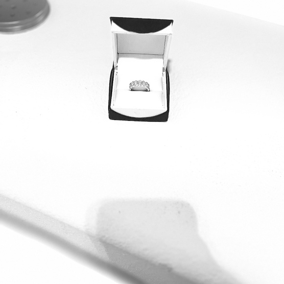 Halo 14K white gold diamond wedding/ promise ring - Picture 6 of 13